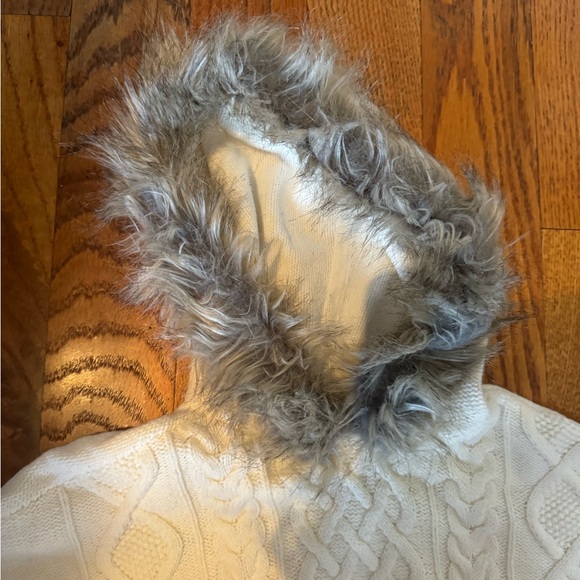 Used once winter poncho - Picture 2 of 2